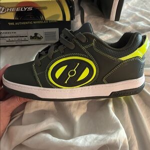 Heelys Men's Forest Green and Yellow Skate Sneakers